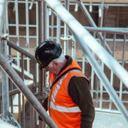 uomo in cantiere1
