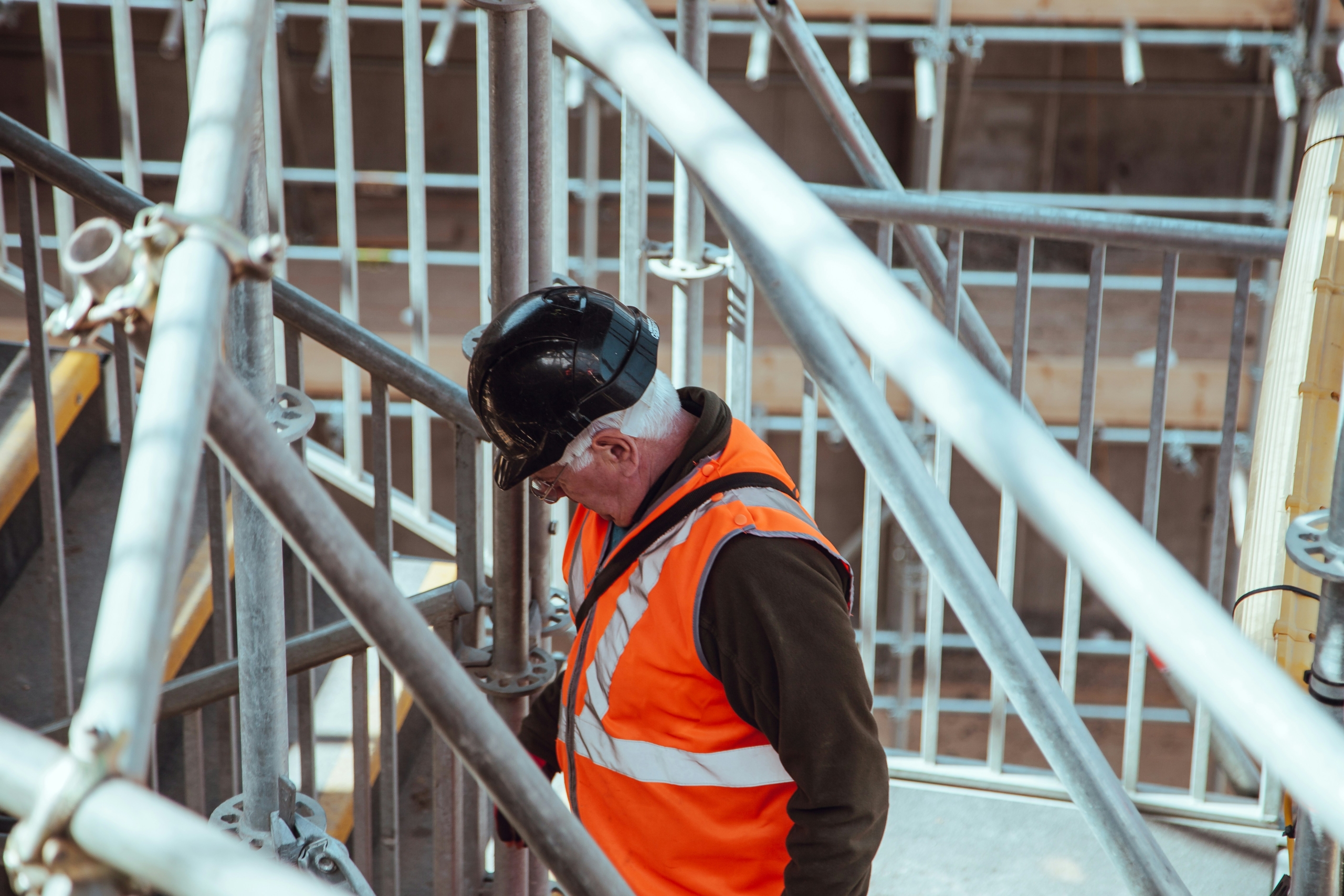 uomo in cantiere1